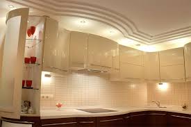 Con un controsoffitto in cartongesso si può ridurre l'altezza di un ambiente, si possono separare razionalmente le diverse zone di una stessa stanza senza ricorrere a pareti, si può allungare otticamente un corridoio, si possono mettere in risalto le decorazioni di un soffitto antico. Controsoffitti In Cartongesso Roma Controtelai Pareti Modulari