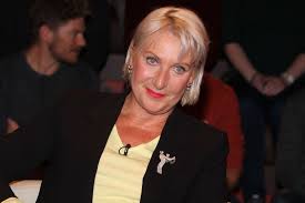 Schon währenddessen arbeitete er für das uniradio. Zdf Moderatorin Sabine Zimmermann 68 Sie Dachte Es Sei Osteoporose Doch Es War Krebs Im Endstadium Bunte De