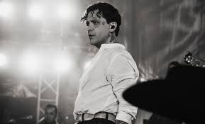 Pleito entre Christian Nodal y Universal Music continúa: el cantante deberá comparecer ante un juez federal