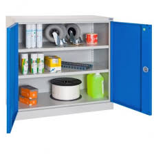 Étagères réglables au pas de 50 mm. Armoire Basse Metallique Avec Fermeture Par Serrure A Cle