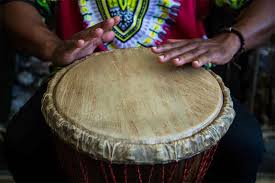 Rebana ubi sering digunakan saat upacara pernikahan, selain itu rebana ubi juga digunakan sebagai alat komunikasi sederhana pada zaman itu gambus adalah alat musik petik seperti mandolin yang berasal dari riau. Contoh Alat Musik Membranofon Modern Dan Tradisional