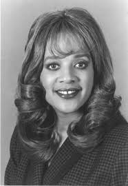 LaVerne Holliday dies; popular radio host ended her days selling peanuts  outside Busch Stadium