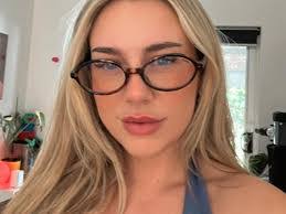 Rebecca Winch's Instagram, Twitter & Facebook