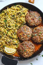 Cheesy Garlic Burgers With Lemon Butter Zucchini Noodles Rich And Juicy You Anayemekmenuleri Anayemekta Yemek Tarifleri Ascilik Saglikli Yemek