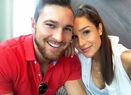 Who is Tobi Pearce dating now? Has he moved