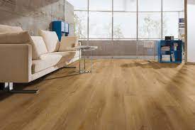 Vinyl flooring close imitation to genuine wood plank helps to create touch of warmness to the living room. Vinyl Moderna