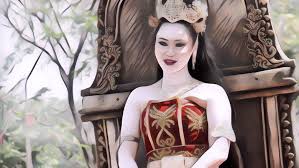 Kain batik on sejarah batik indonesia. Ratu Tercantik Di Tanah Jawa Yang Jadi Istri Para Raja Paragram Id