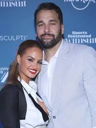 Dorf-Zoff in Schottland: OnlyFans-Model zieht sich aus, um endlich  auszuziehen