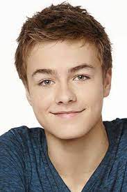 Peyton meyer is an american actor. Peyton Meyer Moviepilot De