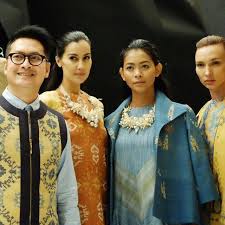 Balijava Denny Wirawan On Instagram Denny Wirawan And The Ocean Angels From Last Night Backstage Moment Balijava By Dennywirawan For Jalinan Lun Tenun Ikat