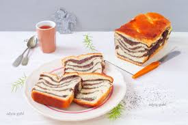 Distribute them evenly on the dough, covering the whole dough. Serbischer Blatterteig Strudel Mit Mohn Mein Dolcevita De