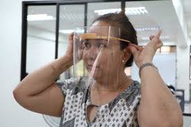 Some users complained that the face shield adds humidity that makes it more difficult breathe. Dotr Face Shield Mask Now Required For Commuters Cites Need For Additional Protection Against Covid 19 Onenews Ph