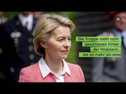La présidente de la commission européenne s'est dite «surprise» d'avoir été installée en retrait du président turc et du président du conseil européen lors de leur rencontre en turquie. Ursula Von Der Leyen Privat So Lebt Unsere Neue Eu Chefin Abseits Der Politik News De
