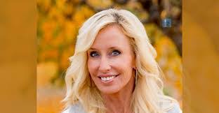 Carrie Biggs's Instagram, Twitter & Facebook