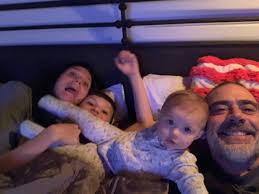Jeffrey dean morgan on instagram: Jeffrey Dean Morgan On Twitter Happy End Of Thanksgiving From Us And Here S Your Sorta Selfie As You Can See Bedlam All The Time And Yeah I Have A Bacon Pillow Https T Co Lvlwpedqs7