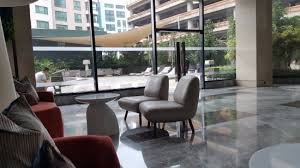 Pesan sheraton surabaya hotel & towers yang memiliki layanan terbaik dengan lokasi strategis di surabaya. Lobby Hotel Arah Kolam Renang Picture Of Four Points By Sheraton Surabaya Tripadvisor