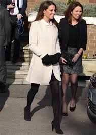 Hrh In Goat Brand Coat And Black Topshop Dress With White Peter Pan Collar The Dress Collar Can Be Seen Over The Round Nec Modestil Kate Middleton Mode Stil