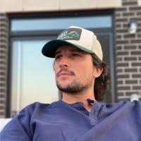 Heidi Maclean's Instagram, Twitter & Facebook