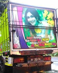 Nah berikut berbagai tulisan kocak yang ada di bak belakang truk yang paling menarik perhatian. Kata Kata Lucu Di Bak Mobil Truk Cikimm Com