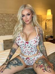 laura lux 🦖🪐 on X: 