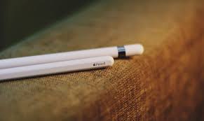 Mar 11, 2019 · check the batteries widget by swiping from left to right from your first home screen page. How To See The Battery Level Of The Apple Pencil Techilife