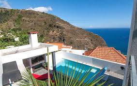 3 schlafzimmer (in allen schlafzimmern einbauschränke), davon eine suite, 3 bäder, offene küche, elek. Haus Fur 6 Personen 50 Meter Bis Zum Strand Calheta R A Madeira Calheta R A M Ilha Da Madeira Madeira Und Porto Santo