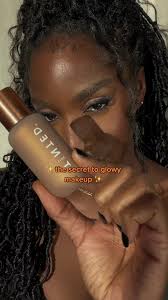 AD Its the golden glow for me! Not only is Dusk the perfect shade for  deeper complexions, at @livetinted ‘s Huebeam is also enhanced with over  50% squalane, which is amazing for the skin! Use ...