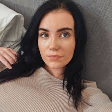 Aimee Louise's Instagram, Twitter & Facebook