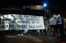 Trei persoane au fost găsite carbonizate, iar o persoană a fost declarată decedată la scurt timp. Bucuresti Matei Bals Incendiu Protest 29 Ianuarie 2021 Inquam Photos