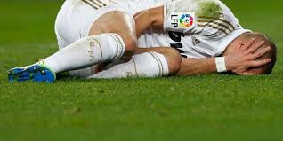 Reste à connaître la gravité de sa blessure, alors que se profile le premier match du championnat d'europe contre l'allemagne, dans une semaine à munich. Benzema Blesse Aux Adducteurs