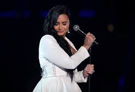 Demi lovato sings the national anthem at super bowl 54 in miami.watch all of the performances here! Demi Lovato Gives Tearful Grammy Comeback Performance The Boston Globe