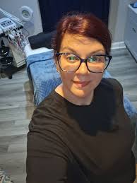 Hey! My name is Drew:)) I work at Uptown Salon & Dry Bar and I have some  open availability today and this week!🤩 I would love to see new faces in my