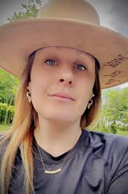 REIN EM IN with Beth Wright