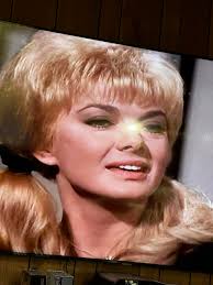 Star Trek actress plays dabo girl