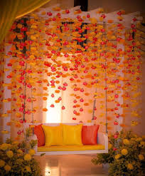 15 Vibrant Jhoola Swing Decor Ideas To Beautify Your Mehndi Ceremony In 2020 Mehndi Decor Pakistani Wedding Decor Home Wedding Decorations