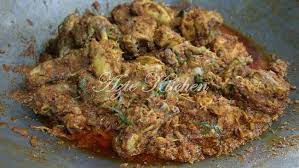 Bila musim perayaan, rendang samada daging atau ayam adalah antara menu yang wajib ada di rumah rumah dan juga majlis rumah terbuka. Rendang Pedas Ayam Bonda Mertua Yang Sangat Sedap Azie Kitchen
