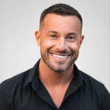 Ari Markowitz's Instagram, Twitter & Facebook