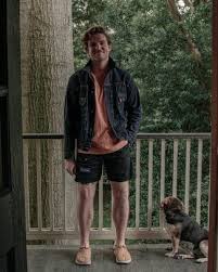 Denim is a classic choice for layering and there is something for everyone, whether you prefer a more tailored denim blazer or a design that's a little more casual. Black Denim Jacket Outfits For Men 197 Ideas Outfits Lookastic