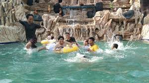 Serunya Bermain Ombak Di Slanik Waterpark Ada Juga Gembok Cinta Untuk Pasangan Tribun Lampung