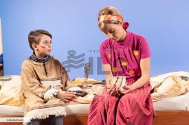 Olomoucké vinné slavnosti zaplnily od pátečního odpoledne dolní náměstí a zamířily na ně davy lidí. Sebastian Pothe Actor Bara Polakova Actress Imagelinkglobal Ilg Product Ilea000214223 Photos Images Videos Kyodo News Images Inc