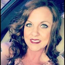 Elisa Daniels's Instagram, Twitter & Facebook