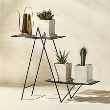 Angled Black Outdoor Plant Stand Reviews Cb2 Stendy Rastenij Ulichnye Rasteniya Podstavki Pod Cvety