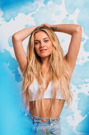Interview: Kelsea Ballerini on Finding Herself and Her Voice on New Album,  'SUBJECT TO CHANGE' - Atwood Magazine