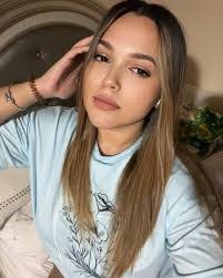 Alondra Rivera's Instagram, Twitter & Facebook