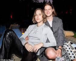 Tommy dorfman's husband peter zurkuhlen outpoured his affection after his partner publicly came out as a transgender woman. Flsvnaiexoxmnm