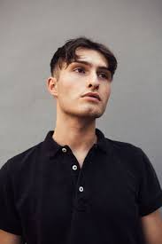 Mittelscheitel Fur Manner Woher Kommt Er Und Wie Kan Man Ihn Stylen Mittelscheitel Hipster Frisur Frisuren Trend