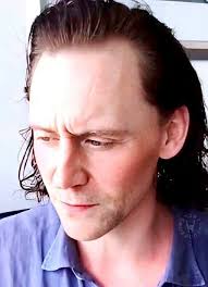 Pin By Ossjm On Th Black Hair In 2020 Thomas William Hiddleston Tom Hiddleston Black Hair