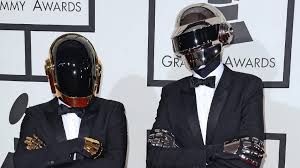 Daft punk, el popular dúo francés de música house, ha anunciado este lunes su separación tras 28 años de carrera, y con éxitos como one more time o harder, better, faster, stronger. Kjmkhp70irjr8m