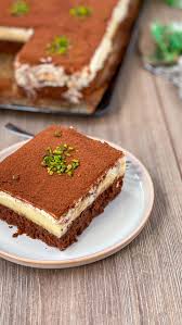 Ein lockerer schokoladenboden mit bananenscheiben belegt und mit vanillepudding. Bananenkuchen Mit Puddingcreme Saltsugarlove