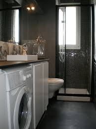 Une Machine A Laver Faible Profondeur Ideale Pour Les Petits Espaces Comme Les Salles D Eau Salle De Bains Studio Salle D Eau Salle De Bains Buanderie